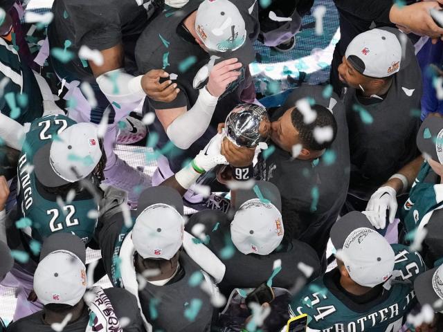 Eagles deny the Chiefs a Super Bowl three-peat with dominant defense in a 40-22 rout :: WRALSportsFan.com