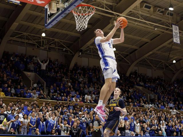 Flagg scores 27, No. 3 Duke extends home win streak to 14 with a 78-57 win over California :: WRALSportsFan.com