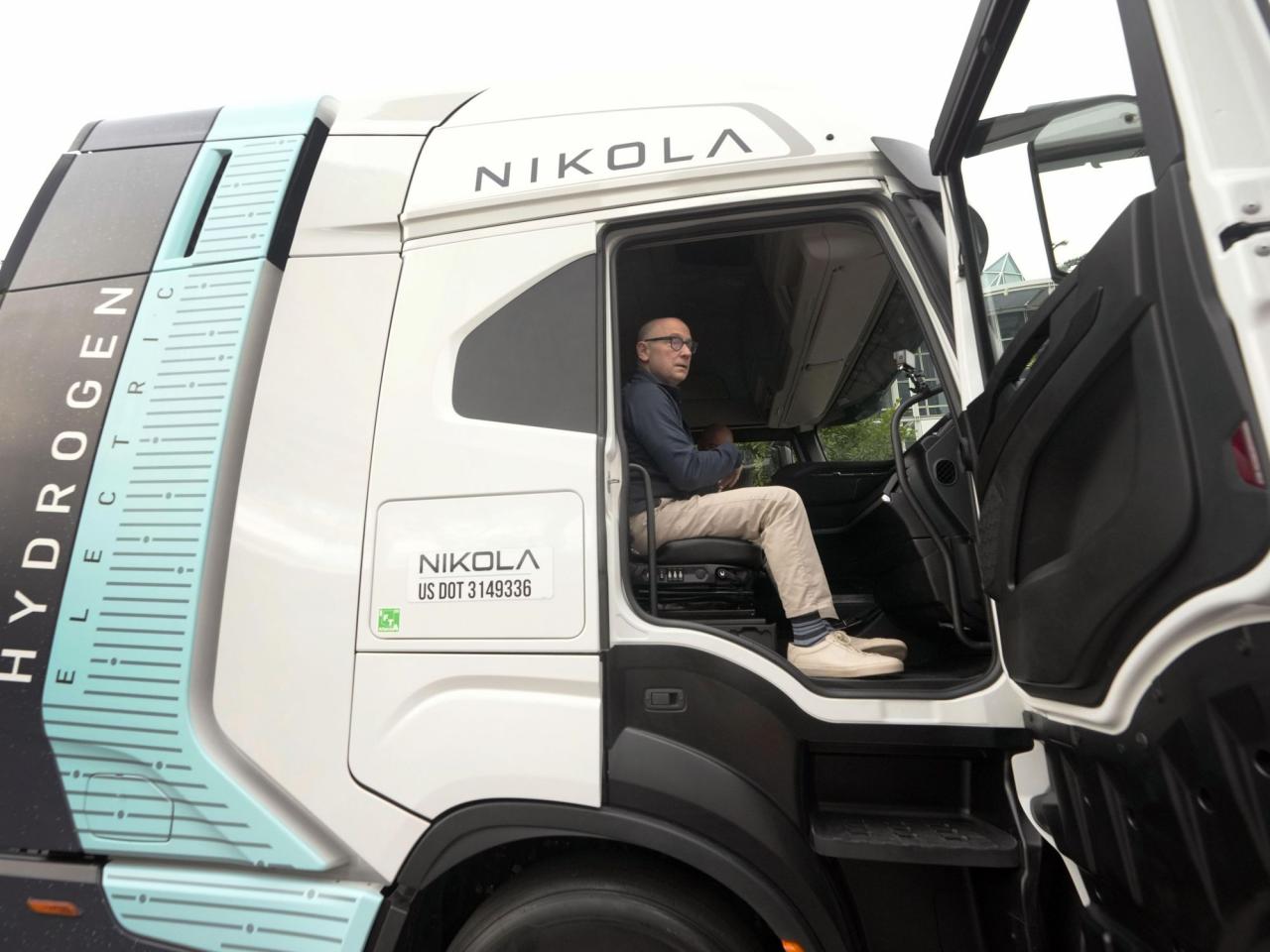 Troubled electric vehicle maker Nikola files for bankruptcy protection