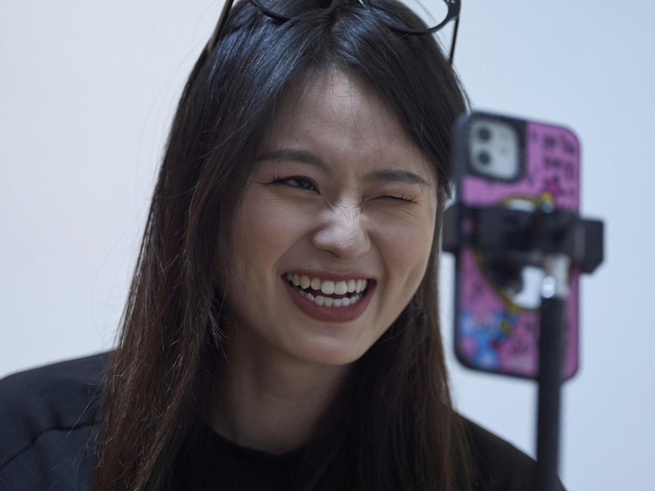 Chinese singles are looking for love in video chats — with thousands following along in real time