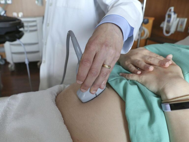 US maternal death rate rose slightly last year, health officials say